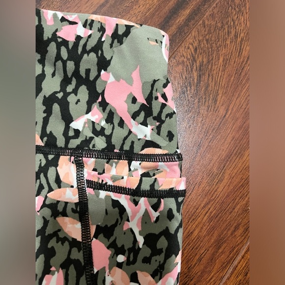 Sweaty Betty women’s medium Power 7/8 leggings, tropical camo, pink peach green - Picture 2 of 10